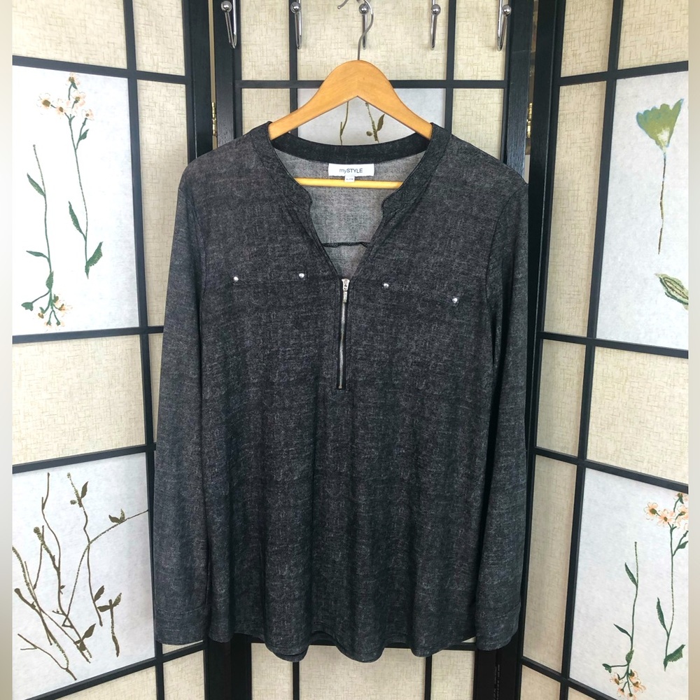 4 for 25$ Lightweight Grey Blouse Shirt. Size Large.